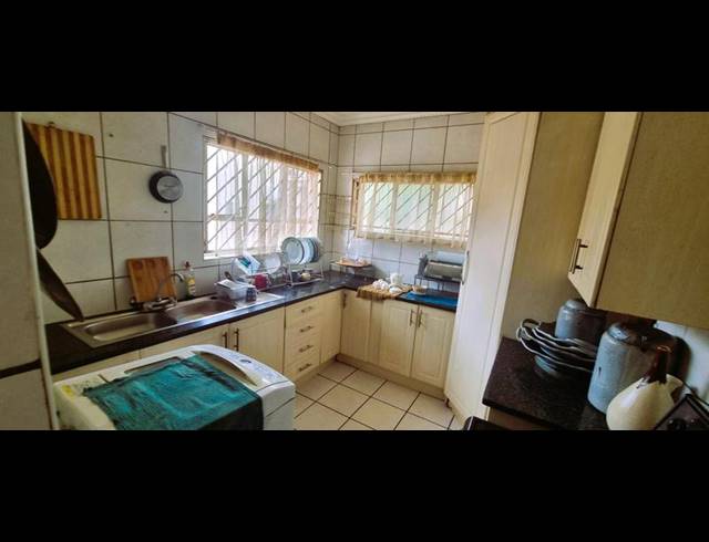 6 BEDROOM HOUSE FOR SALE IN ELDORAIGNE